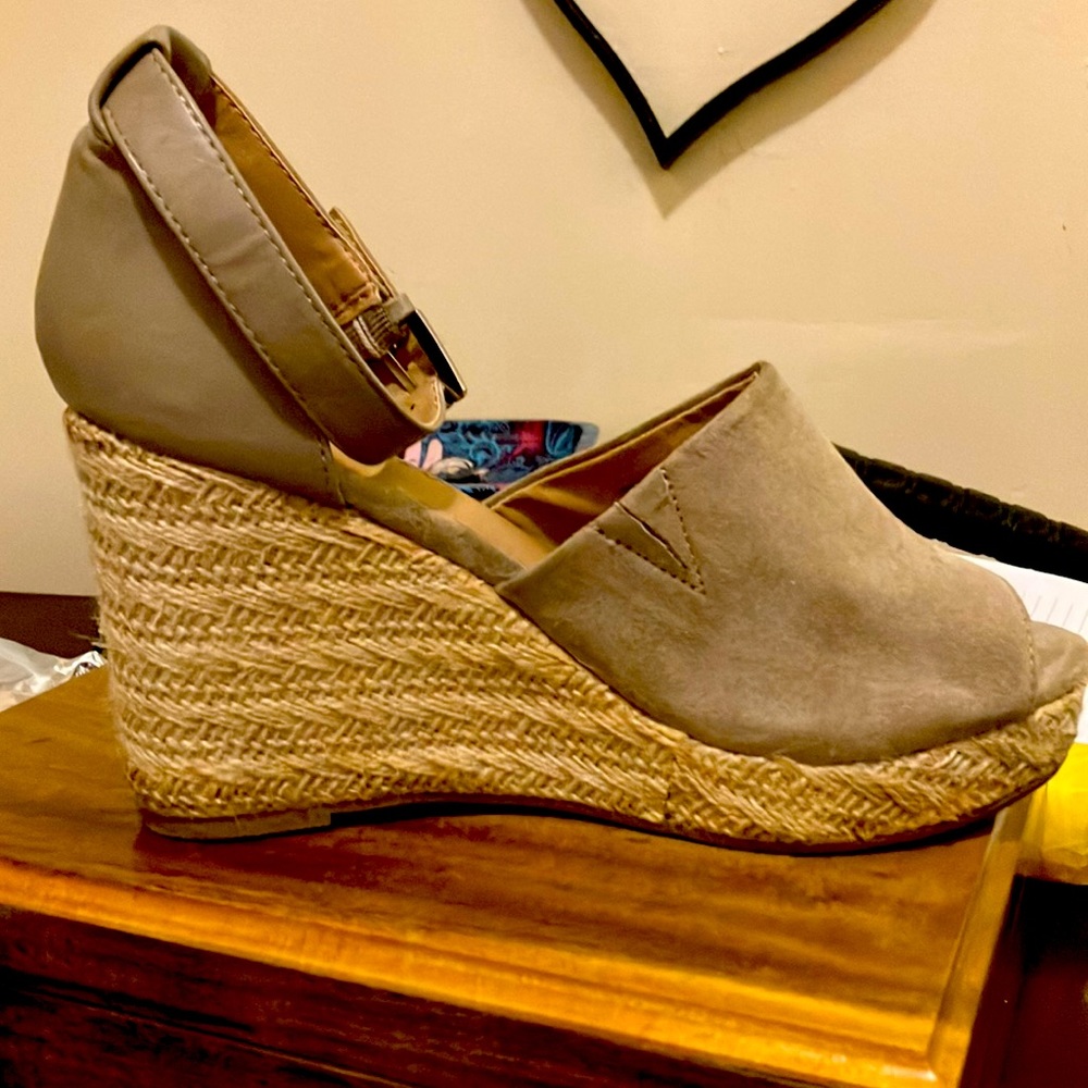 Size 10 Big Buddha platform wedge sandals